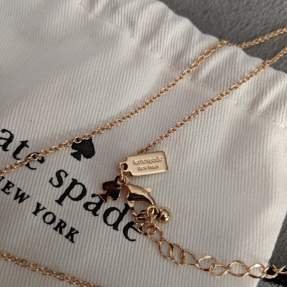 *NEW* ♠️ Kate Spade 12k gold logo necklace - Picture 4 of 4
